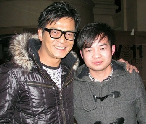 陈卫与黄日华合影