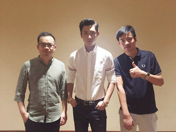 星娱经纪人与魏晨合影留恋