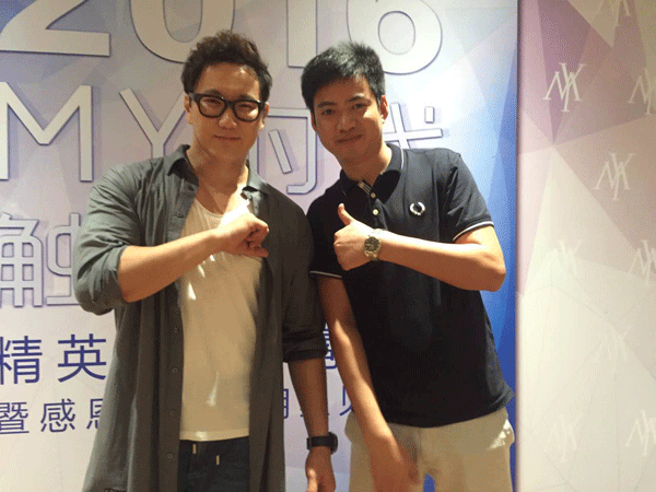 星娱经纪人与郑淳元合影留恋