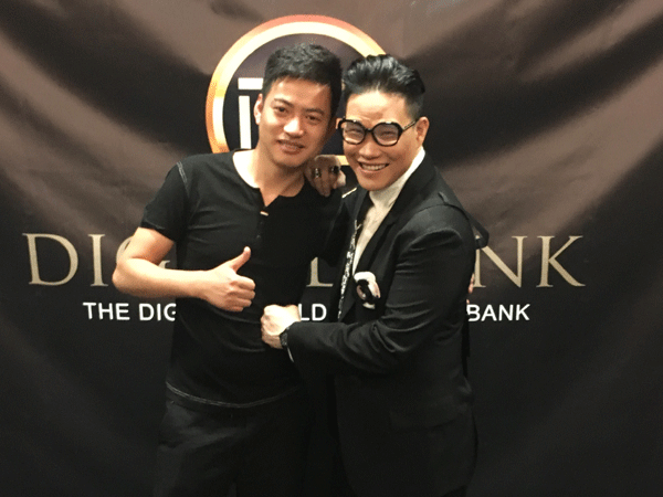 陈星与著名歌手苏永康合影留念