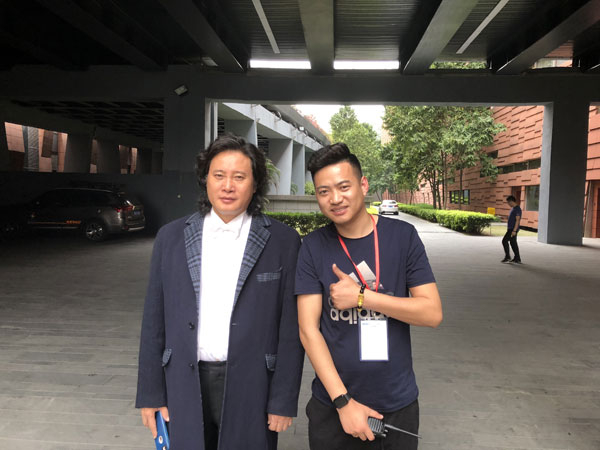 星娱经纪人与戴玉强老师合影